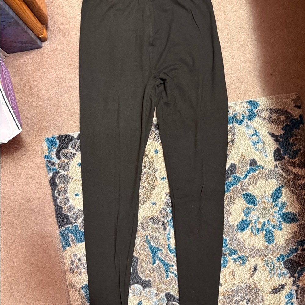 Woman’s medium black Zenana legging lot of 2 - Picture 3 of 3